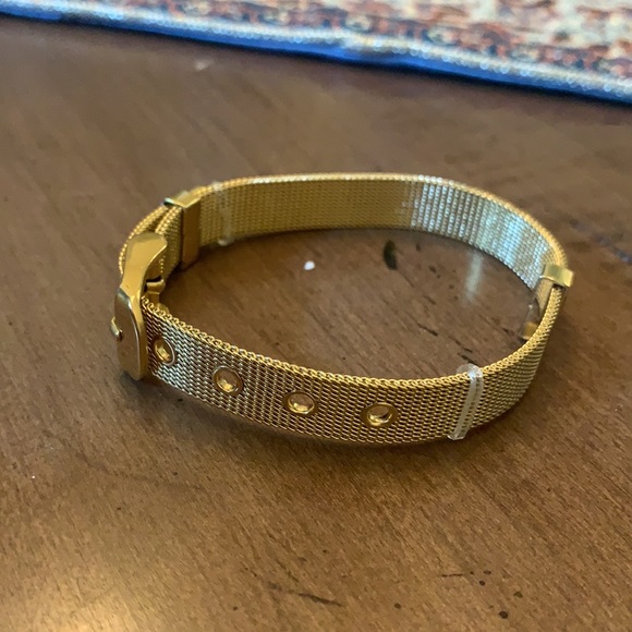 Bracelets 🌸🌸 - Picture 2 of 3